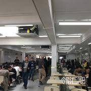 大门内收餐具台前方空地