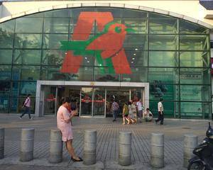 超市门口处闲置区域