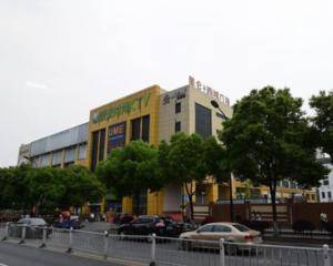 超市出口处过道