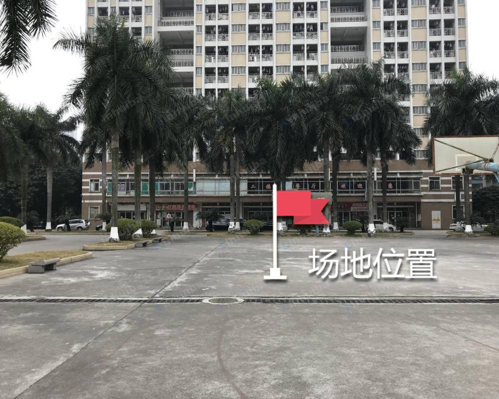 仲恺农业工程学院海珠校区 - 学生宿舍前篮球场