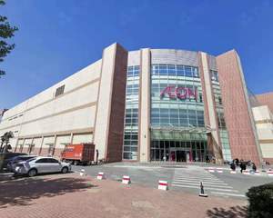 三层楼扶梯口处