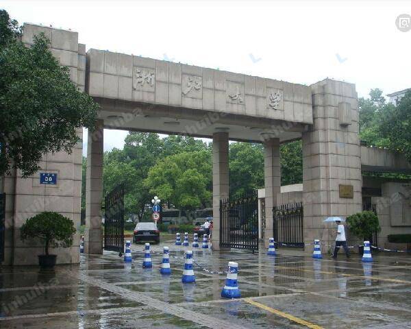浙江大学玉泉校区 - 主干道
