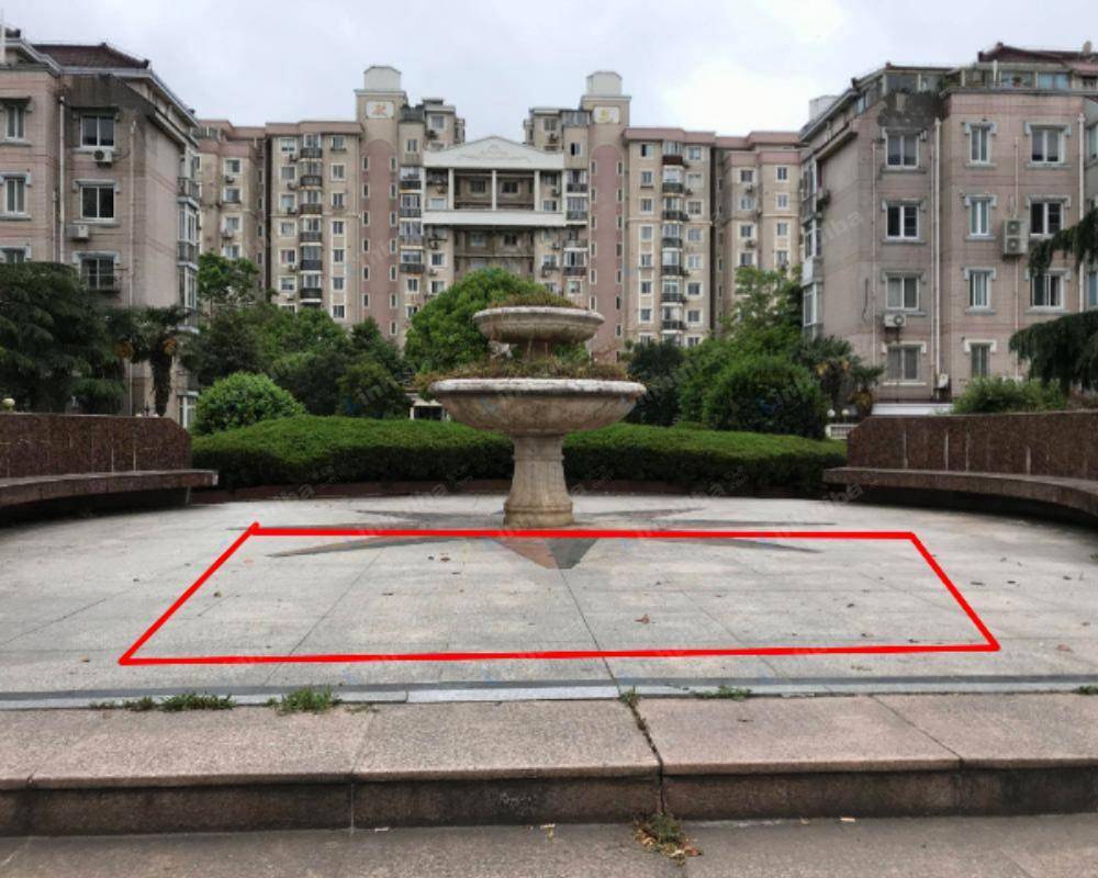 上海宝启花园 - 北门内花坛