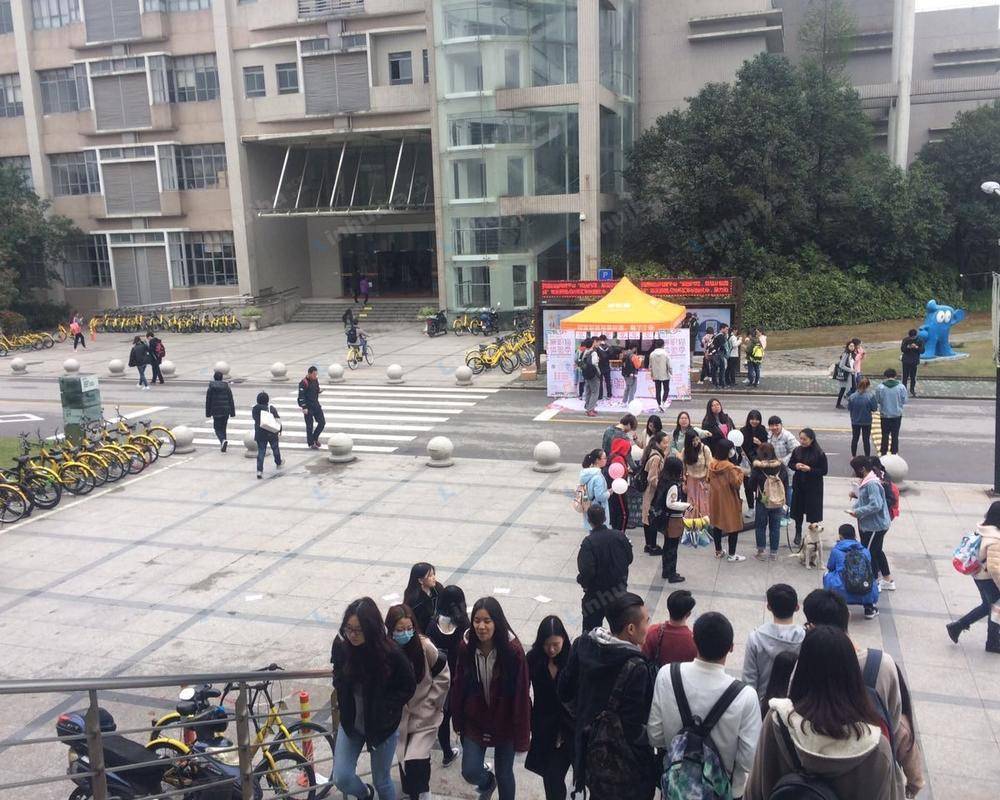 上海政法学院青浦校区 - 食堂食堂左侧50米