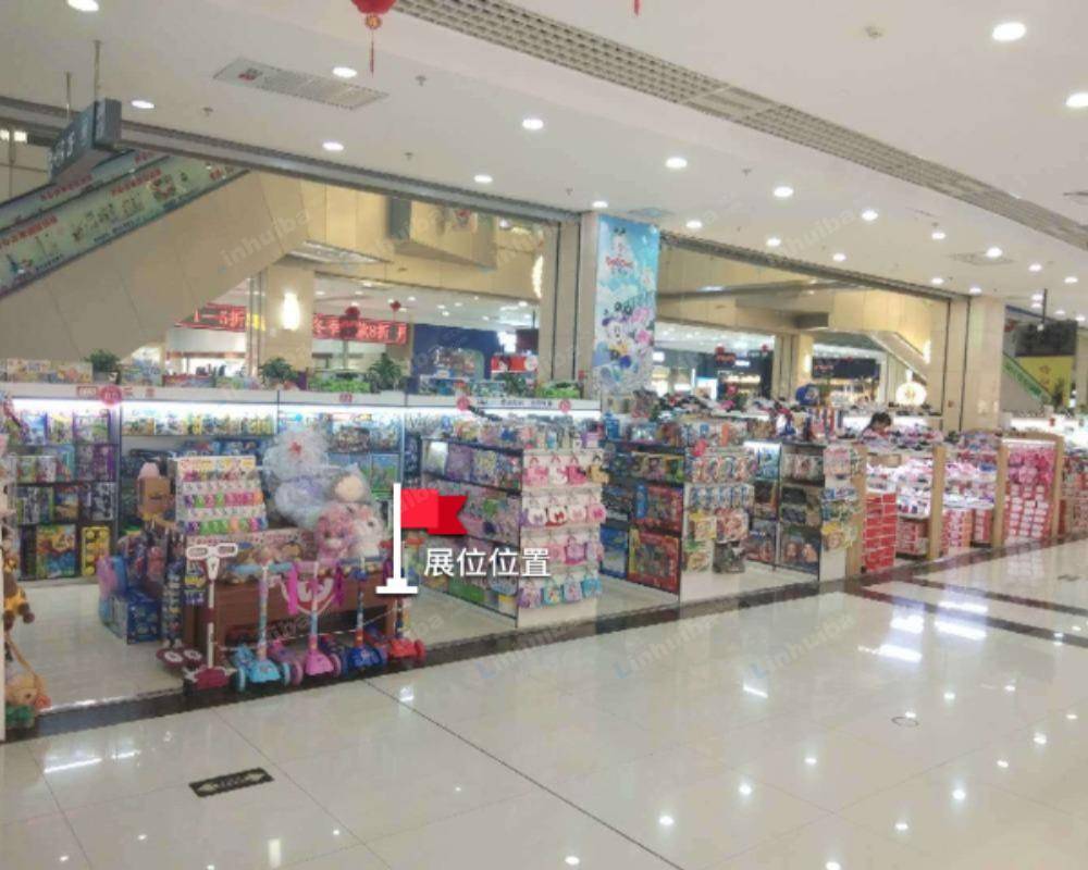 北京龙旗购物中心 - 二层女装立柱中间大厅