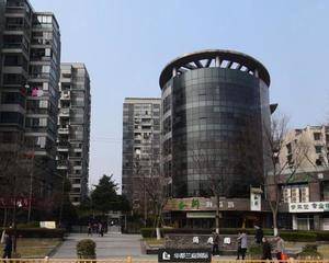 电梯大厅或者南门