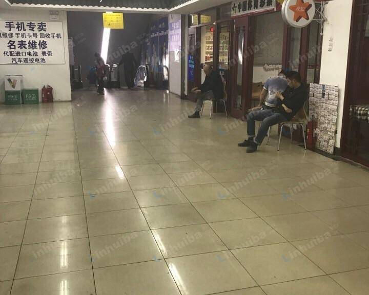 双龙超市 - 扶梯两侧