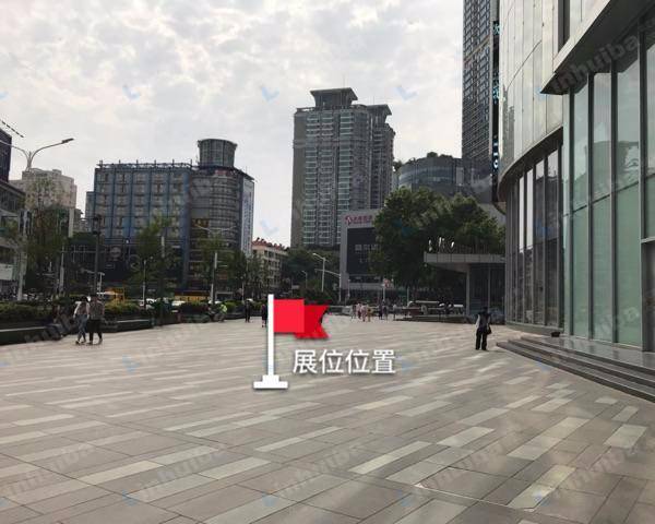南京中央商场(新街口店) - 一层南广场
