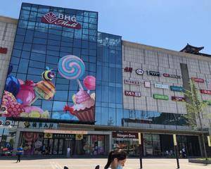 中央大厅电梯前侧位置