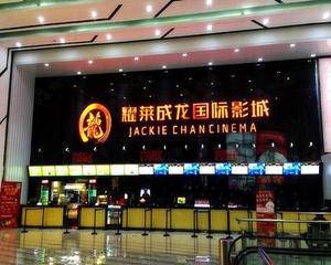 服务台前立柱旁