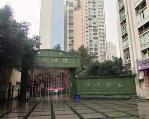 小区大门口位置