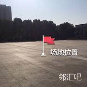 武汉纺织大学后门广场中央