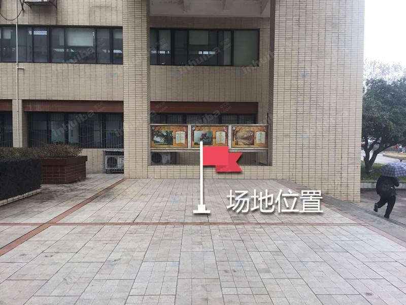 华中科技大学 - 华中科技大学图书馆门口右边空地