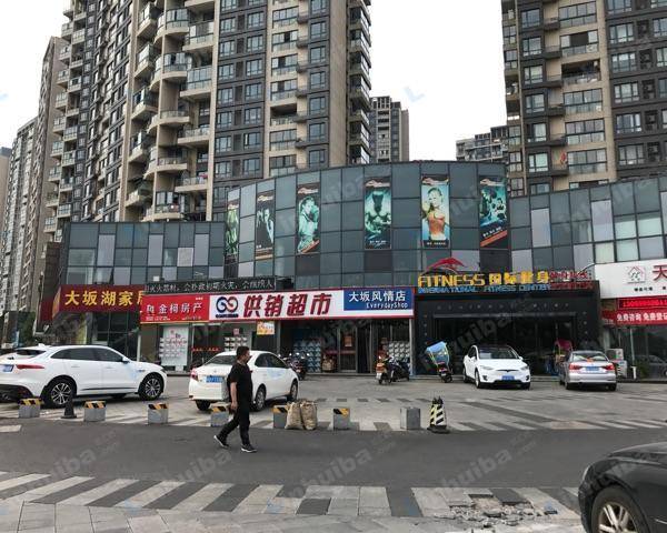 供销超市（大阪风情店） - 大门口两侧