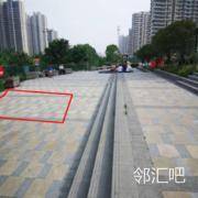 东门超市游乐场旁