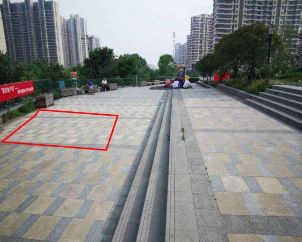 青岛时代城翡翠赏 - 东门超市游乐场旁