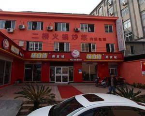 美食城门口右侧入口处