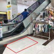 一楼扶手梯旁