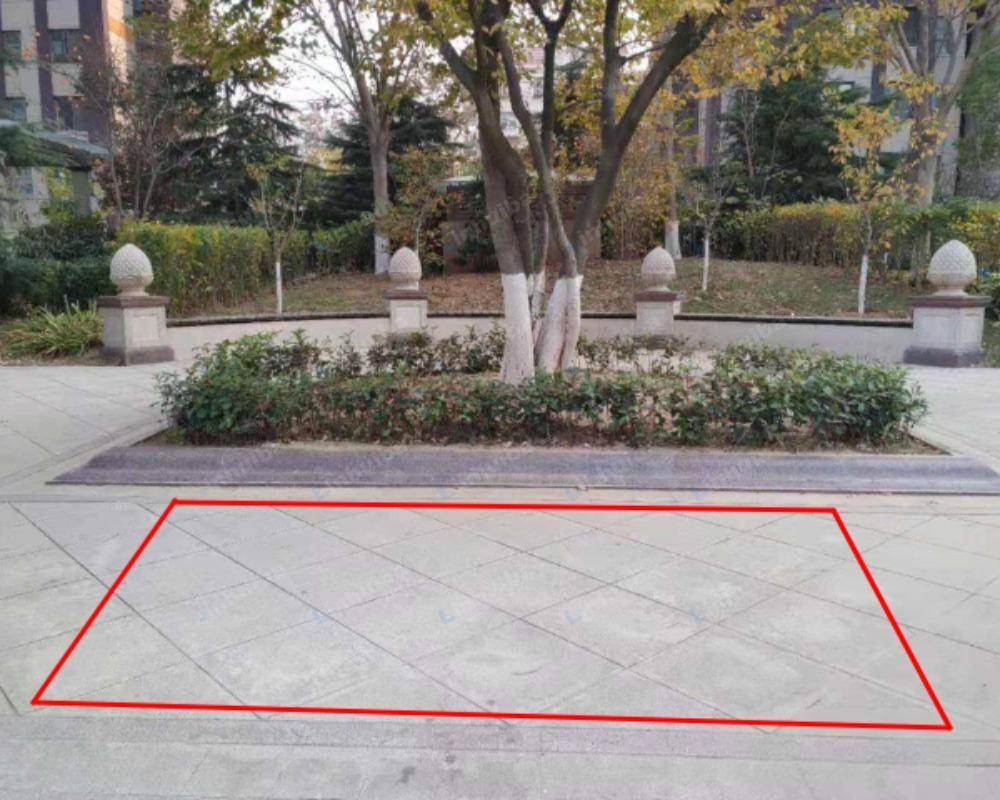 青岛春光山色三期 - 北门入口内