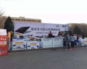 校园主干道路口以及礼堂前