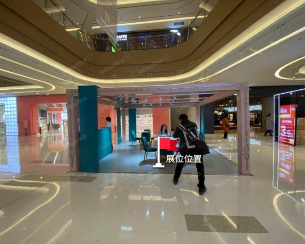 佛山金沙洲金铂天地 - 一楼斯凯奇门口