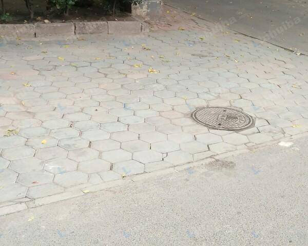 四新里社区 - 南门门口右手边空地