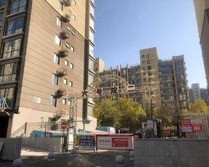 6号院靠近健身器材旁边空地