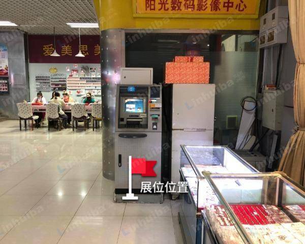 大连华南国际商城 - 一层扶梯口