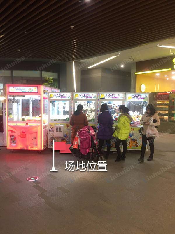 武汉大润发购物广场 - 靠近零食店