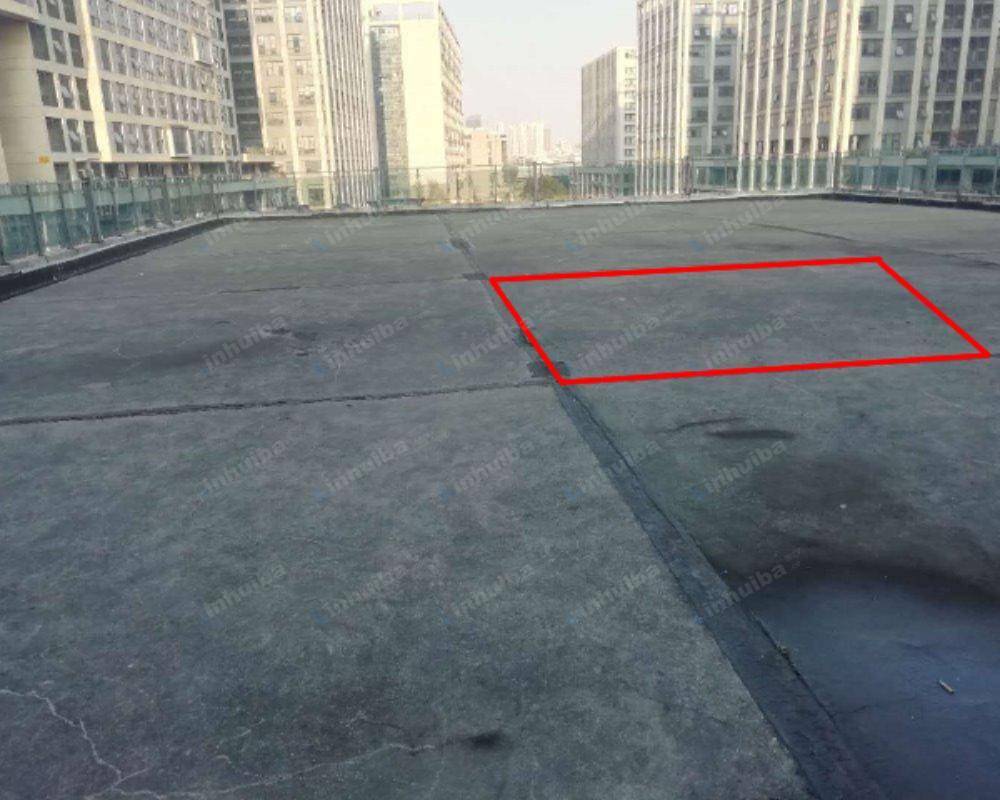 苏州东创科技园 - C1栋四楼食堂东门外房顶