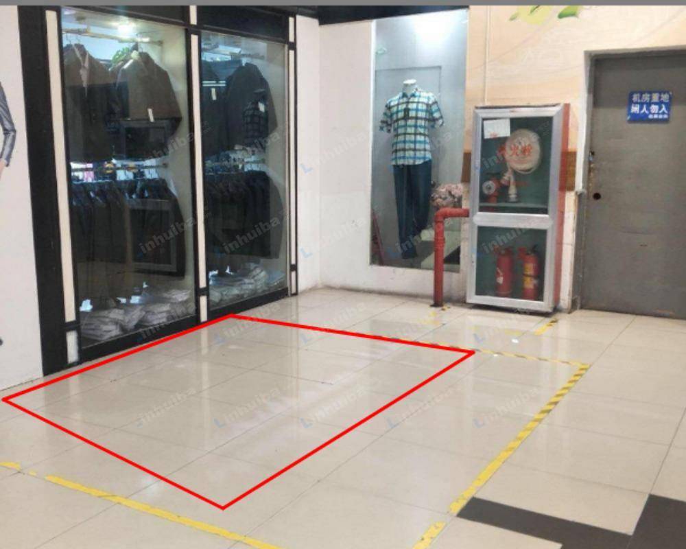 杭州物美超市富阳店 - 一楼空地
