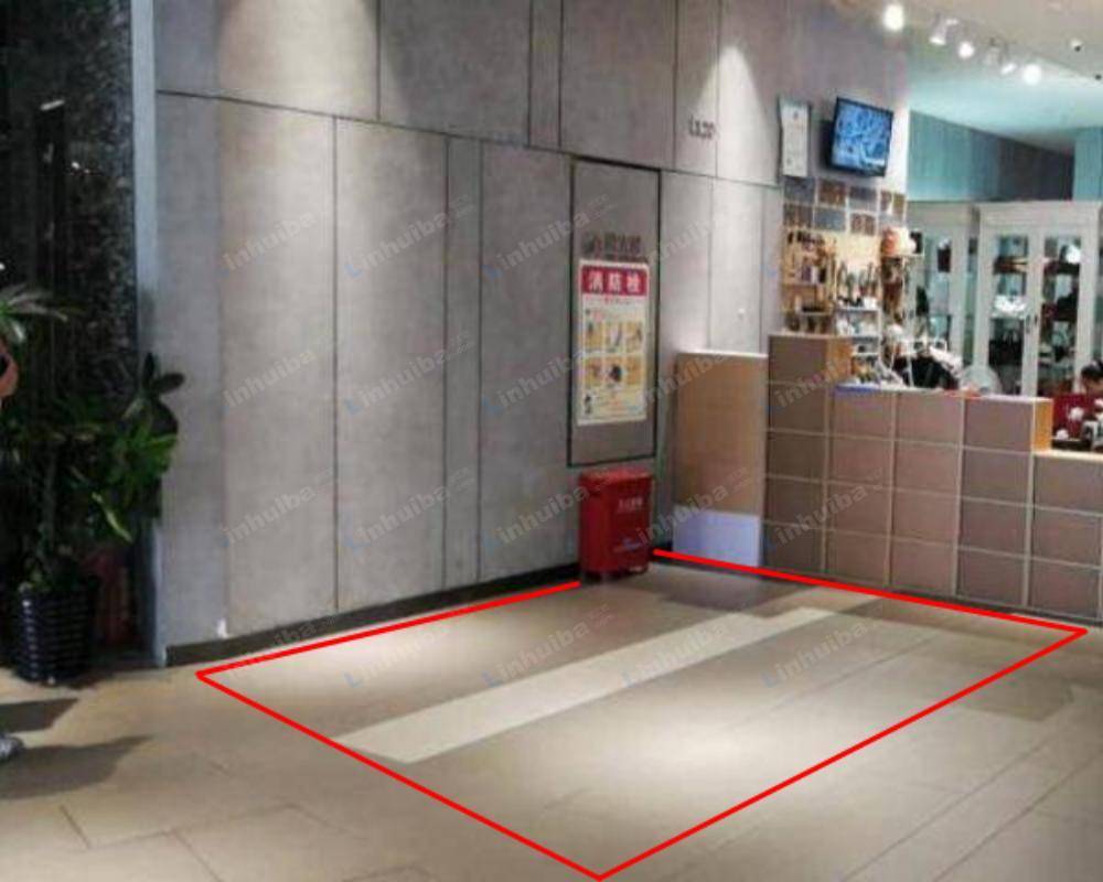 深圳万科里购物中心坂田店 - 1楼地铁连廊出入口位