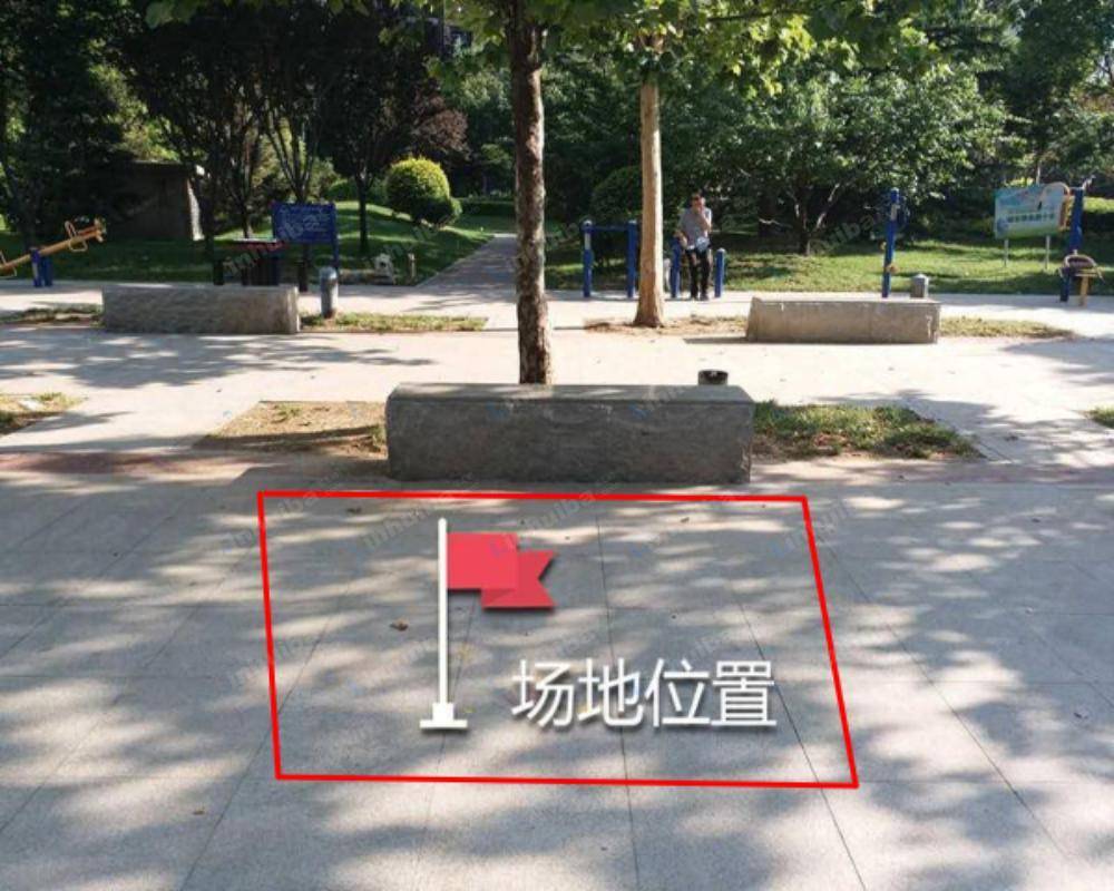 北京天时名苑 - 东门活动中心石墩前