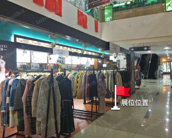 杭州汇和城购物中心 - 一楼华为店门口