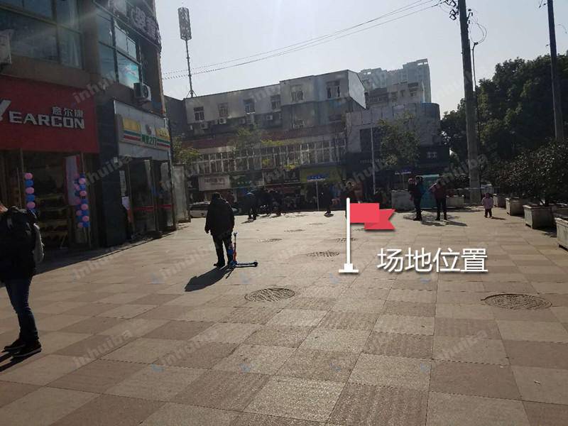 武汉东西湖中心广场 - B栋意尔康前方广场