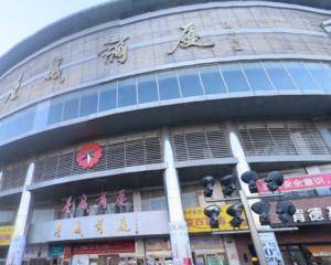 B1运动城收银台旁