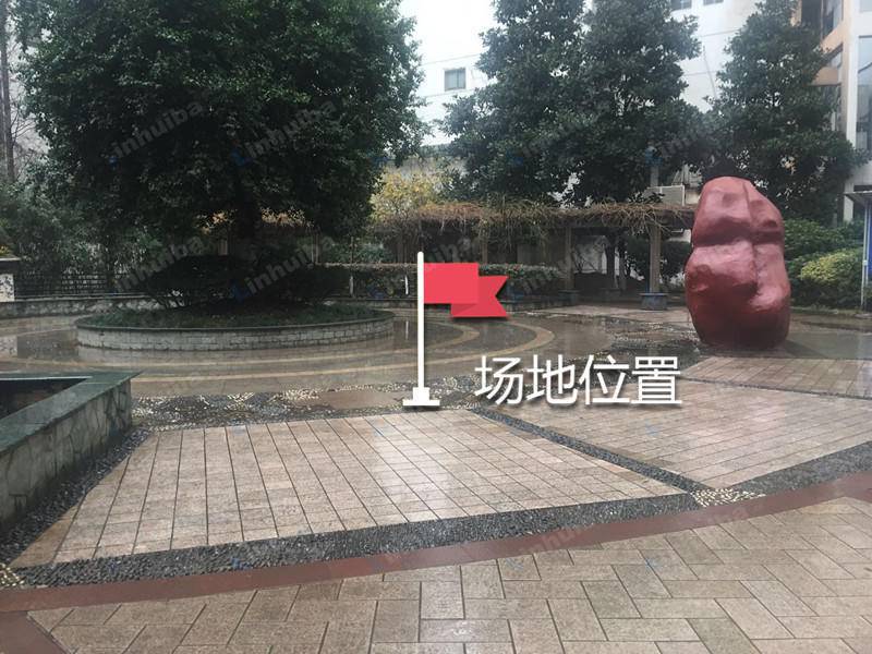 武汉市硚口区时代天骄 - 时代天骄中心广场喷泉旁边