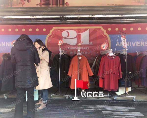 大连百盛购物中心 - 正门入口