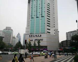 写字楼A座内进出口