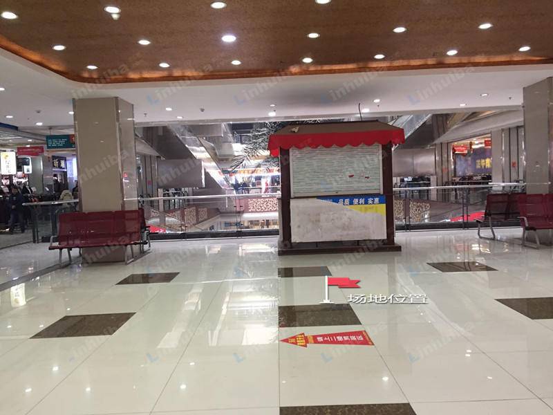 武汉汉口北国际商品交易中心 - 二楼过廊椅子前中央