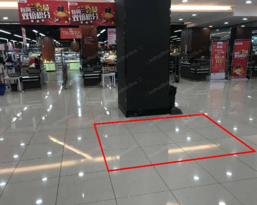 长沙人人乐保利广场店 - 收银台旁