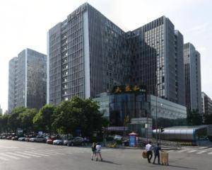 成都理想中心 - 4栋楼中间广场中庭