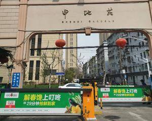 小区入口处
