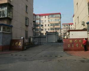 17号楼东侧小广场