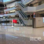 五层收银台旁