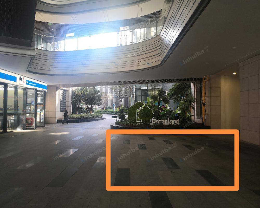 长沙绿地中心 - 一楼街区连廊
