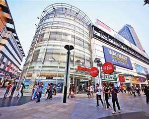 悦荟广场A座靠近沃尔玛