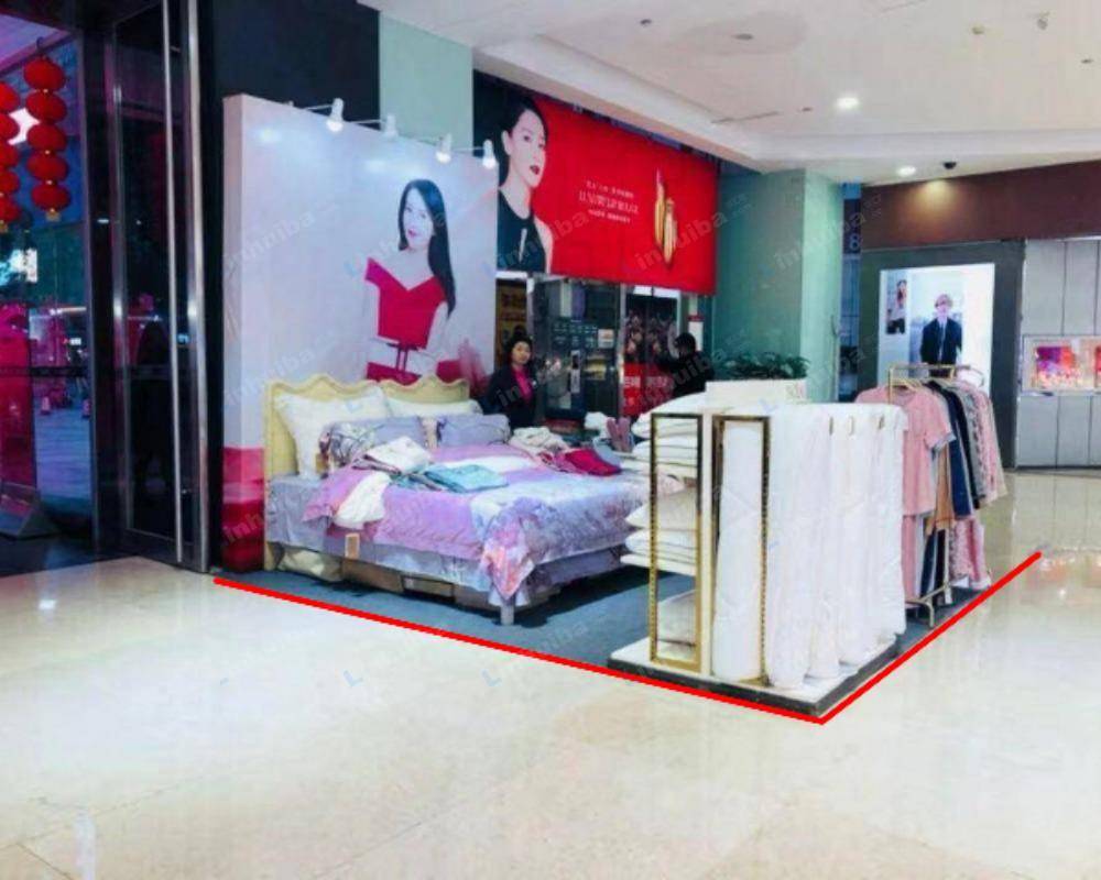深圳茂业百货南山店 - 一楼观光电梯右侧