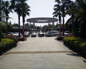 东门和南门门口