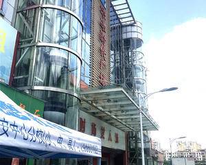 大门外侧两边，